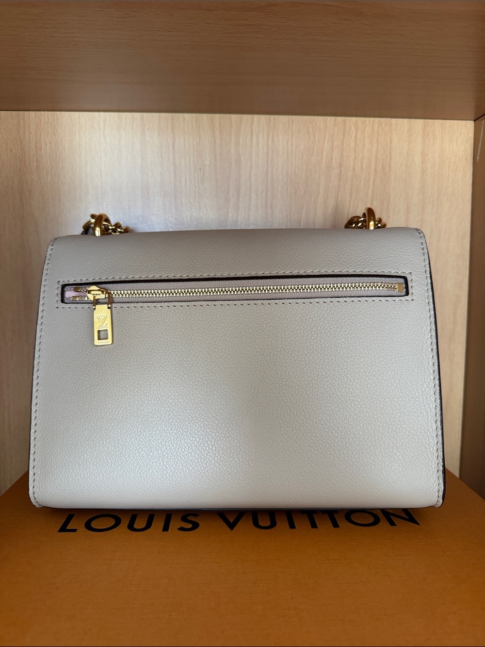 Louis Vuitton Mylockme Chain Bag Grained Leather Greige Beige LV Turn Lock - Picture 2 of 4